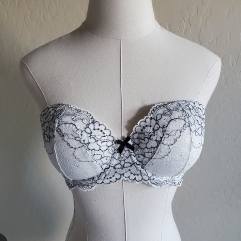 Victoria's Secret Black and White Lace Bra
